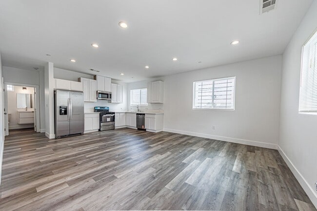 2833 E 6th St in Los Angeles, CA - Building Photo - Building Photo