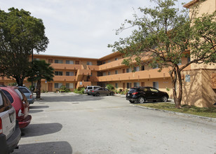 Campbell Arms Apartments in Homestead, FL - Building Photo - Building Photo