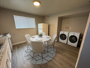 Foothills West Apartments in Colorado Springs, CO - Building Photo - Building Photo