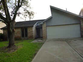2822 Mesquite Dr in Sugar Land, TX - Building Photo