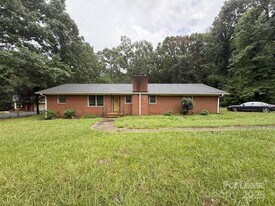 4001 Peggy Ln in Mint Hill, NC - Building Photo