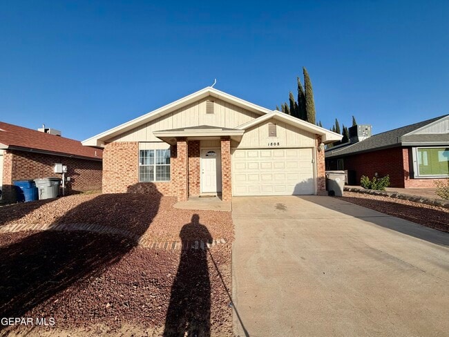 1808 Loanda Ln in El Paso, TX - Building Photo - Building Photo