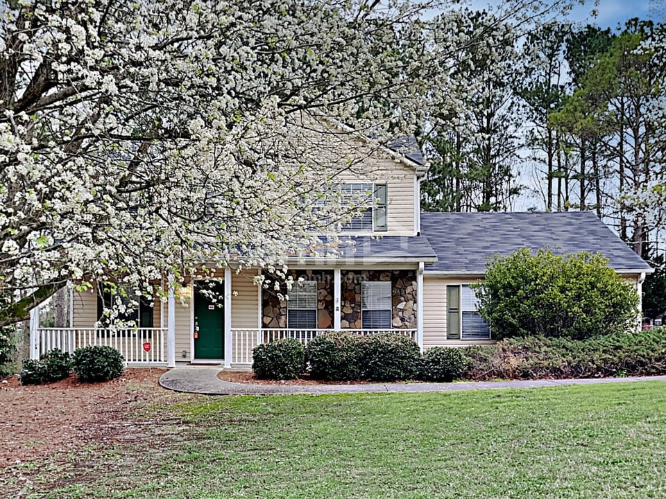 1410 Timber Walk Dr in Loganville, GA - Building Photo