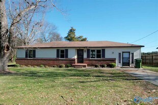 6206 NW Angus Cir in Huntsville, AL - Building Photo