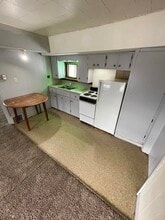 2416 Algoma St, Unit 3 in Stevens Point, WI - Building Photo - Building Photo