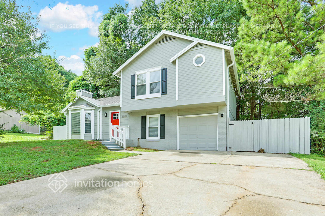 2345 Deep Shoals Cir in Decatur, GA - Building Photo