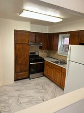 142-22 Pershing Crescent in Queens, NY - Building Photo - Building Photo