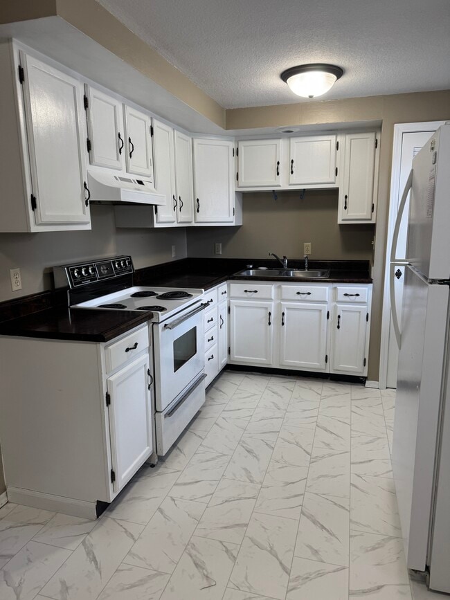 302 E Mefford St, Unit 302A in Robinson, IL - Foto de edificio - Building Photo