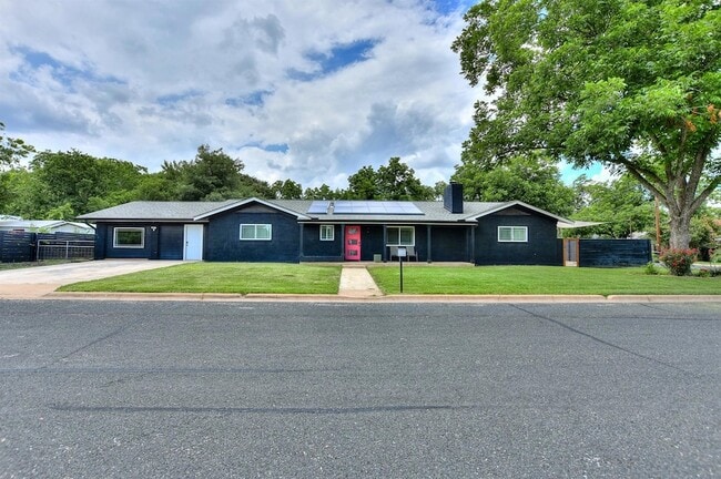 1407 E 19th St in Georgetown, TX - Foto de edificio - Building Photo