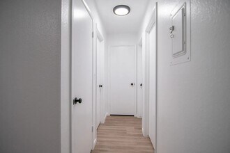 361 Park Creeke Ln in South Salt Lake, UT - Building Photo - Building Photo