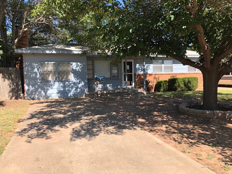 4706 42nd St in Lubbock, TX - Building Photo