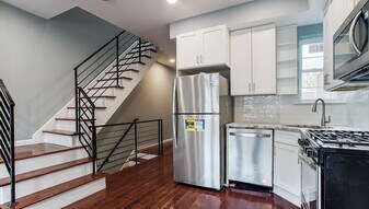 212 S 50th St, Unit # 2 in Philadelphia, PA - Building Photo