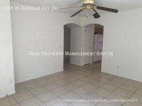 688 W Emerald Key Dr in Green Valley, AZ - Building Photo - Building Photo