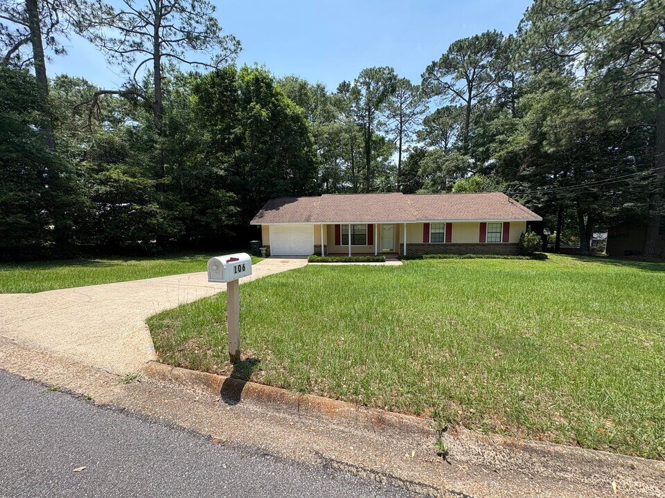 106 Pinecrest Loop in Enterprise, AL - Building Photo