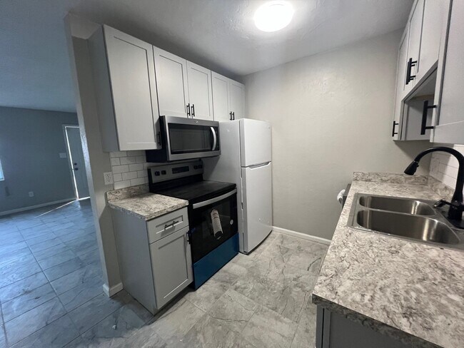 2500 Mar Ct in Tallahassee, FL - Building Photo - Building Photo