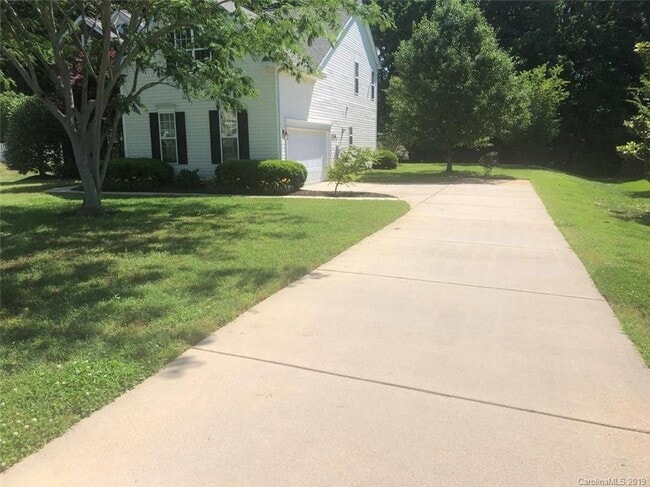 1157 Woodwinds Dr in Waxhaw, NC - Building Photo - Building Photo