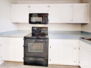 900 Freshwood Ct in Arlington, TX - Building Photo - Building Photo