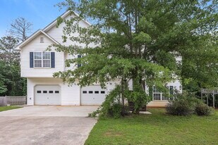 577 Paradise Cir in Douglasville, GA - Building Photo