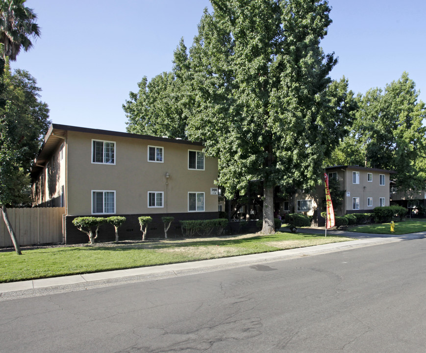 Moraine Garden Apartments 3 in Rancho Cordova, CA - Building Photo