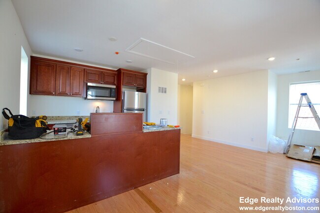 11 Sawyer Ter in Boston, MA - Building Photo - Building Photo