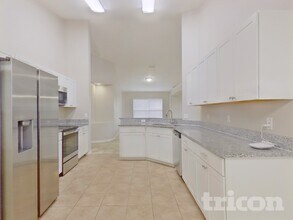 8008 Elmstone Cir in Orlando, FL - Foto de edificio - Building Photo