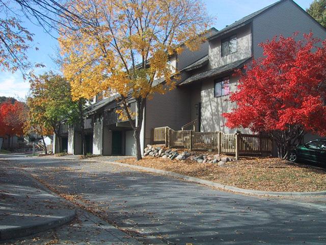 Oak Glen of Edina in Edina, MN - Building Photo - Building Photo