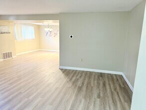 5 Louisburg Square in Nashua, NH - Building Photo - Building Photo