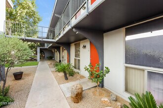 6320 N 16th St-Unit -14 in Phoenix, AZ - Foto de edificio - Building Photo