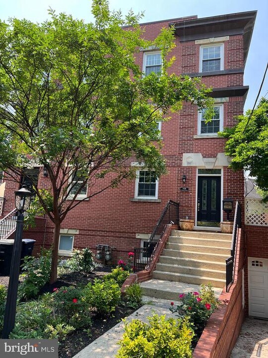 1408 Foxhall Rd NW in Washington, DC - Building Photo