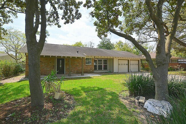 property at 5015 Beechnut St