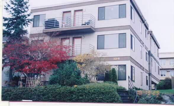 Admiral Crest Apartments in Seattle, WA - Building Photo