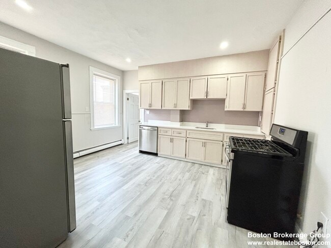 168 Gove St, Unit 5 in Boston, MA - Building Photo - Building Photo