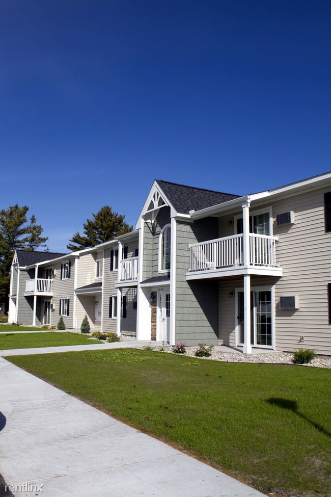 Pine Meadow Apartments in Alpena, MI - Foto de edificio - Building Photo