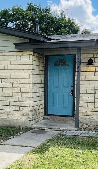 4822 Hemphill Dr in San Antonio, TX - Building Photo