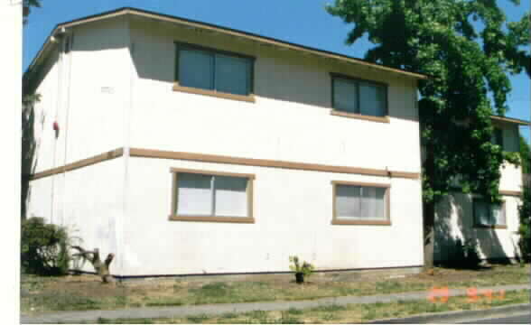 107 W 6th St in Santa Rosa, CA - Foto de edificio