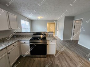 327 Dove Point in Social Circle, GA - Building Photo - Building Photo