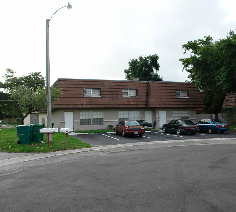 2010 NW 59th Ter in Fort Lauderdale, FL - Building Photo