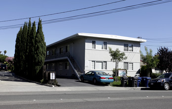 Lake Chabot Apartments in Castro Valley, CA - Foto de edificio - Building Photo