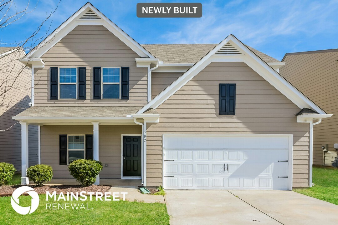 702 Independence Ave in Pendergrass, GA - Building Photo