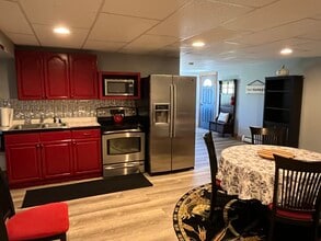 62 Fiske Hill Rd, Unit Large roomy updated apt. in Sturbridge, MA - Foto de edificio - Building Photo