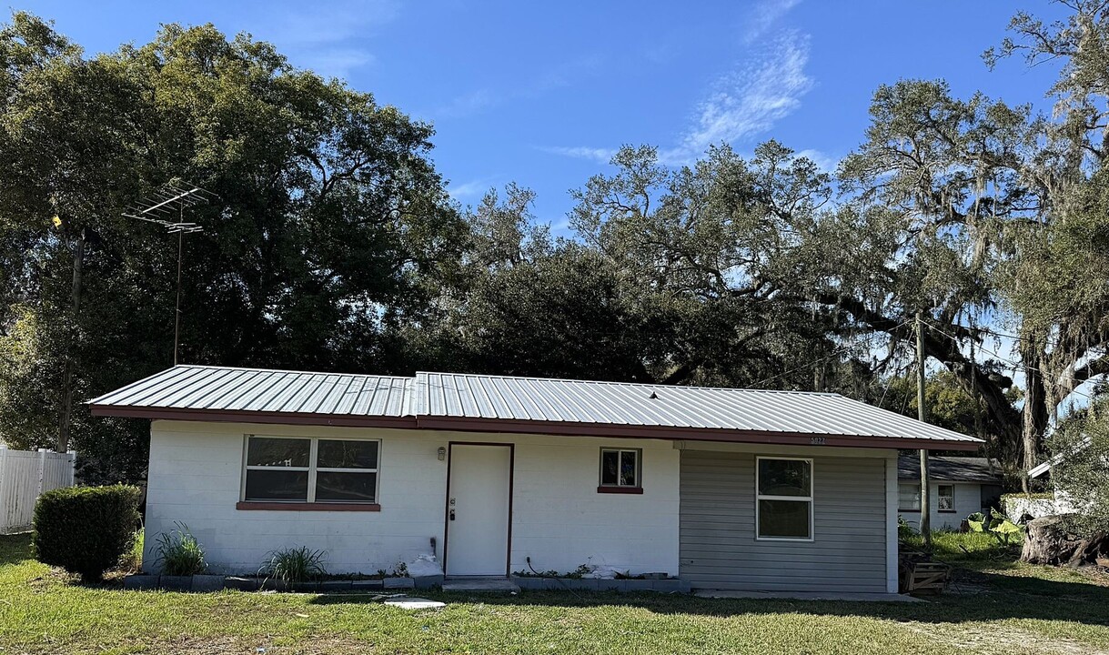 5027 Studio Dr in Zephyrhills, FL - Building Photo