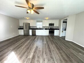 1547 Garden Rd in Pearland, TX - Foto de edificio - Building Photo