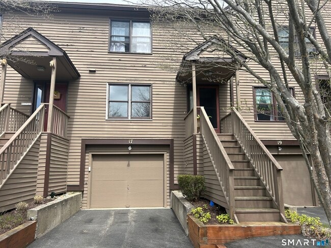 17 Eagle Rock Cir in Monroe, CT - Building Photo - Building Photo