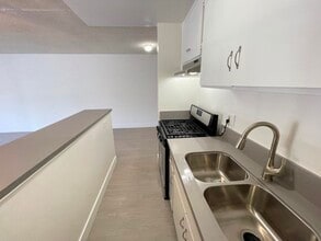 7425 S Sepulveda Blvd in Los Angeles, CA - Building Photo - Building Photo