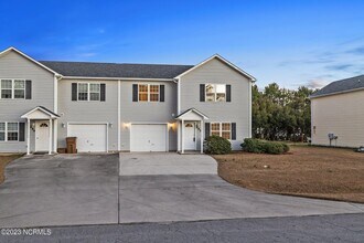 252 Smallwood Rd in Hubert, NC - Foto de edificio - Building Photo