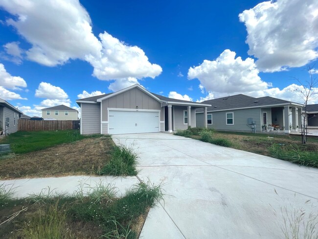 140 Seneca Loop in Kyle, TX - Building Photo - Building Photo