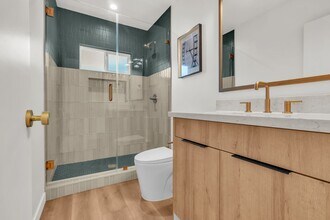 414 S Ave 56 in Los Angeles, CA - Foto de edificio - Building Photo