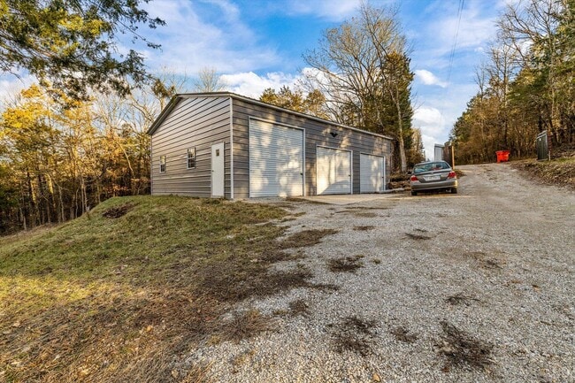 27497 Old Pace Ln in Shell Knob, MO - Building Photo - Building Photo