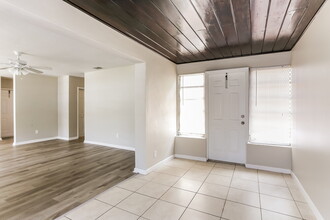 811 SW 28th Terrace in Fort Lauderdale, FL - Building Photo - Building Photo