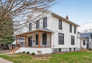 305 W Exchange St in Sycamore, IL - Building Photo